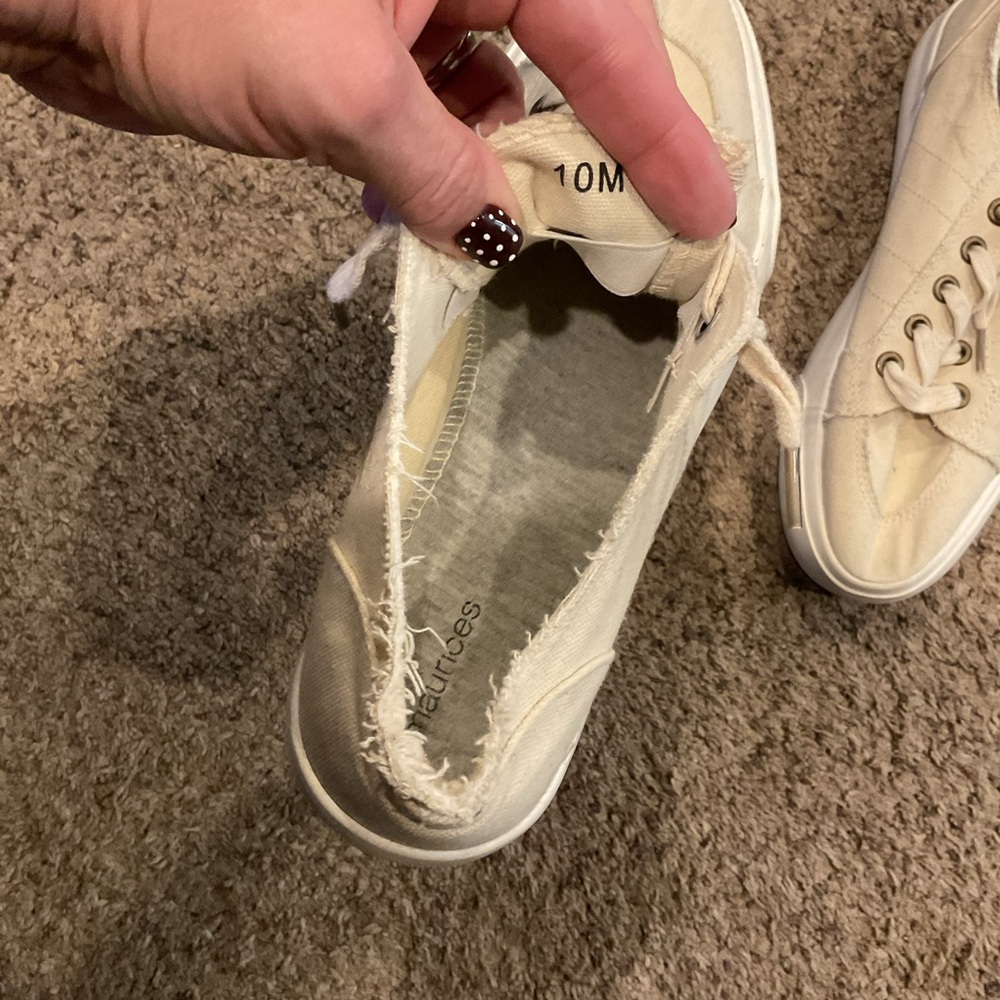 Cream Casual Sneakers Maurice’s - Picture 2 of 4